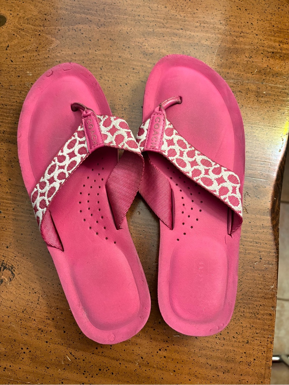 Coach Pink Signature Pattern Foam Flip Flop Sandals Preloved size 7.5